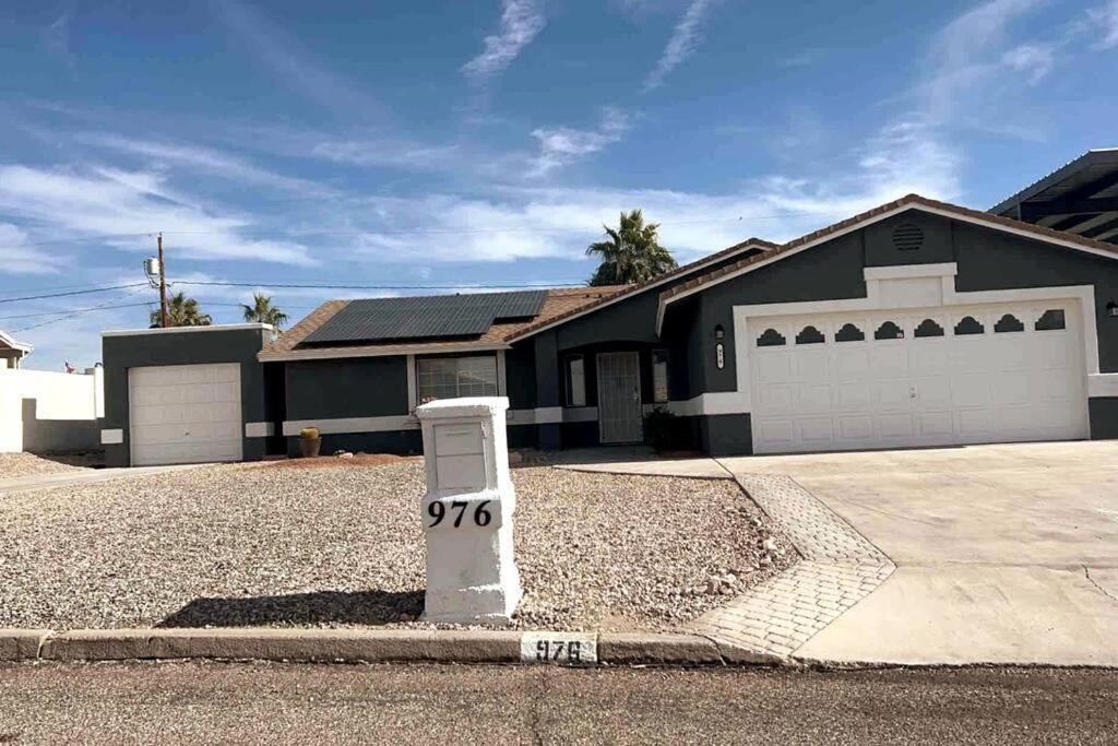 Spacious Getaway! Pool, Spa, Sleeps 9 Lake Havasu City Εξωτερικό φωτογραφία