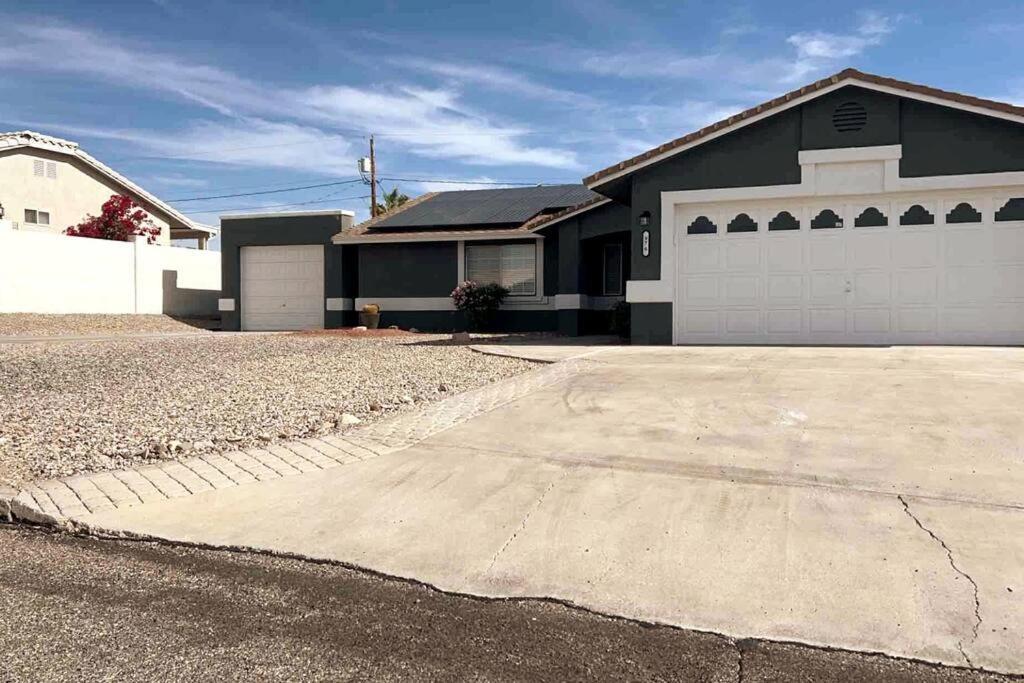 Spacious Getaway! Pool, Spa, Sleeps 9 Lake Havasu City Εξωτερικό φωτογραφία