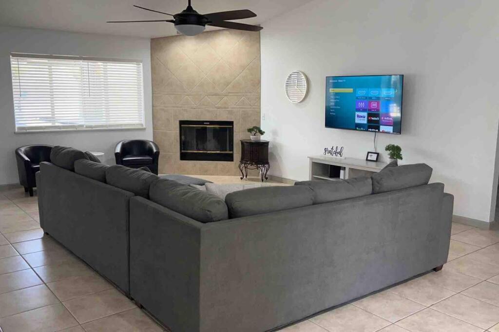 Spacious Getaway! Pool, Spa, Sleeps 9 Lake Havasu City Εξωτερικό φωτογραφία